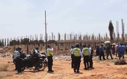 Delincuentes saquean complejo habitacional en Mara