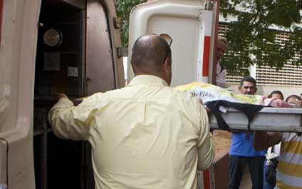 Lo bajan de su carro para liquidarlo