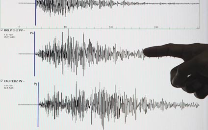 Indonesia emite alerta de tsunami por un sismo de 7,9 grados