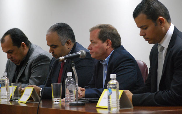“Abogar por la renuncia me parece un acto de candidez”