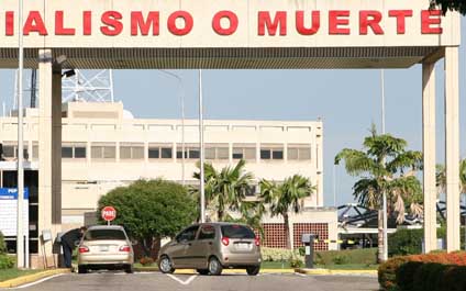 Detienen a tres gerentes de Petrozamora por robar material