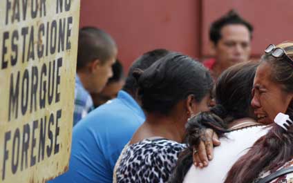 Pierde el control y se estrella contra una pared