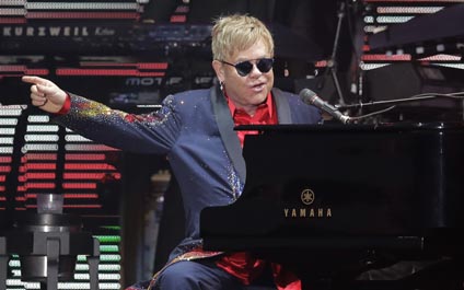 Elton John expondrá su colección de fotografías