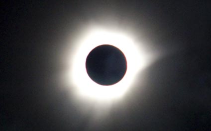 Indonesia disfruta del único eclipse total de sol de 2016