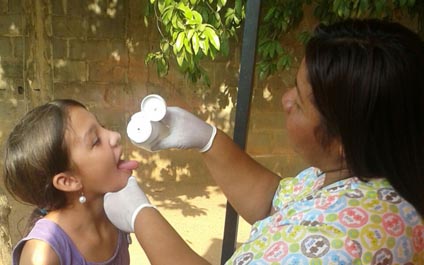 Gobernador entrega 36 mil medicamentos