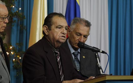 Médicos celebran su día entre "luz y sombras"