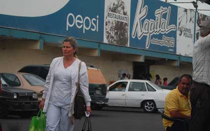 Omar Prieto se adueña de las colas por comida
