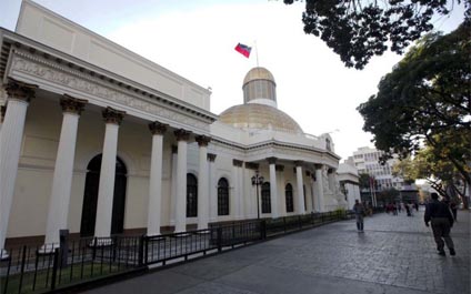 AN cita a ministros antes de decidir sobre emergencia