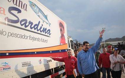 Maduro encabeza despacho de 48 toneladas de sardinas
