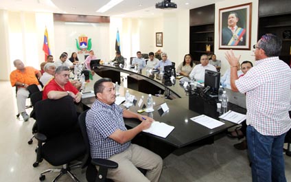Le jalan las orejas a Omar Prieto