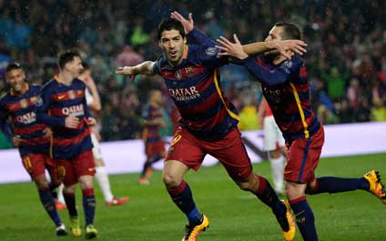 El tridente pone al Barça en cuartos de la Champions