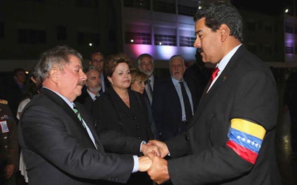 Maduro denuncia un golpe de Estado contra Dilma en Brasil