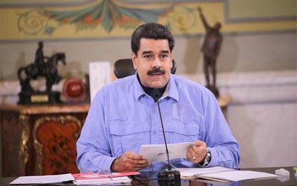 Maduro firma acuerdo para ensamblar carros y motos en el país