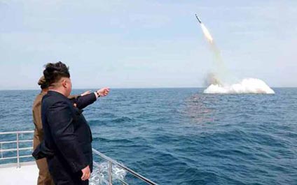 Corea del Norte lanza al mar un nuevo misil balístico
