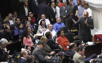 Diputados oficialistas rechazan “golpe” en Brasil