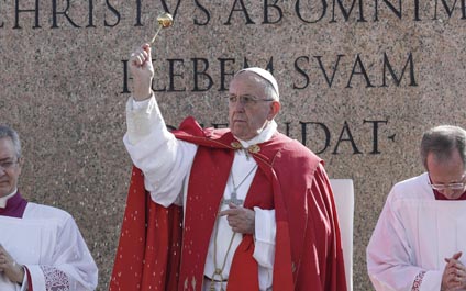 El papa Francisco lamenta indiferencia a crisis migratoria