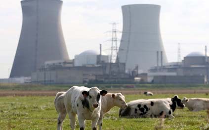Retiran pases a trabajadores de central nuclear belga por la alerta