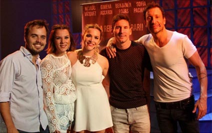 Messi aprovecha su noche libre y va al teatro