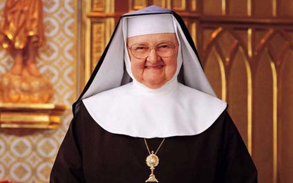 Muere la madre Angélica, fundadora de medios católicos