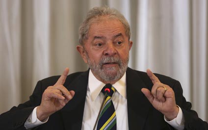 "Medios buscan crear en Brasil el mismo clima de Venezuela"