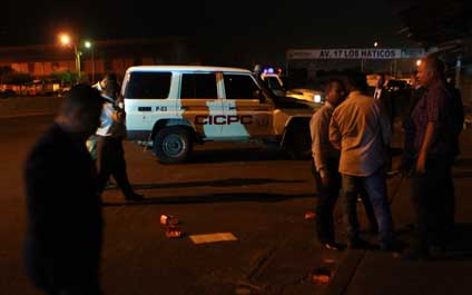 Hieren a un pnb cuando extorsionaba a una comerciante