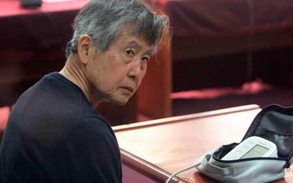 Trasladan a una clínica a expresidente Fujimori