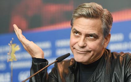 Revista se excusa con George Clooney por inventar entrevista