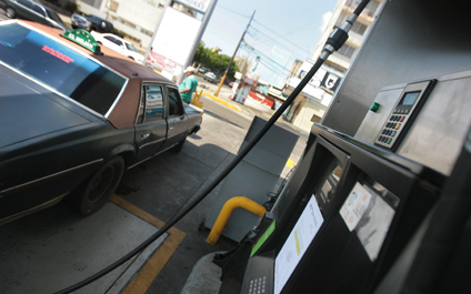 PDVSA cobrará reemplazo de chip de la gasolina en Bs. dos mil 124