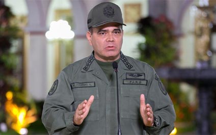 Ministro entrega nueve nuevos aviones a la Aviación
