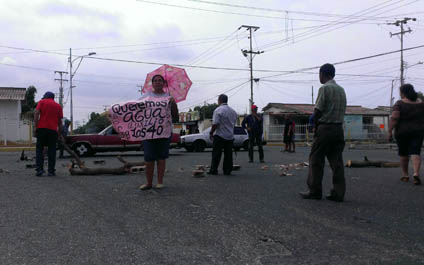 Protestan en cuatro sectores de Cabimas por escasez de agua
