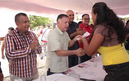 Gobernador adjudicó 79 nuevas viviendas en la región