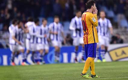 Barcelona cae y reaviva la liga