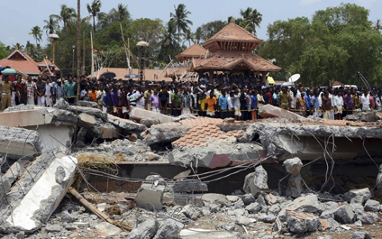 Más de cien muertos en incendio en un templo de la India