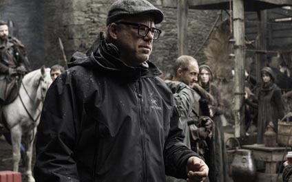 Director de “GoT” pierde la mitad de su fortuna