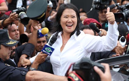 Keiko Fujimori gana la primera vuelta a la presidencia de Perú