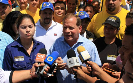 “Exigimos al CNE que entregue planillas para revocatorio”
