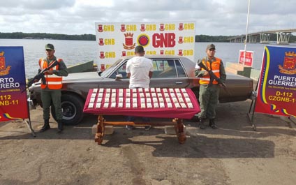 Hallan Bs. 630 mil en el motor de un carro que iba a Colombia