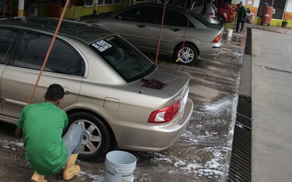 Autolavados de Maracaibo y San Francisco restringen horarios