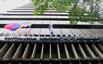 Contraloría investiga por corrupción a ministros