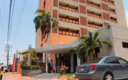 Cortocircuito deja sin pabellón la Policlínica Amado