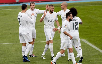 Real Madrid golea al Getafe y presiona al Barça