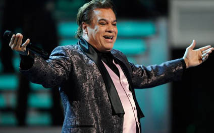 Juan Gabriel recibirá el premio estrella de los Billboard Latinos