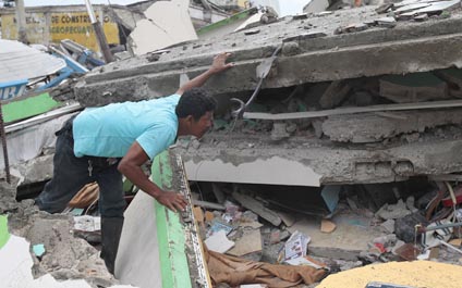 Muertos por terremoto en Ecuador aumenta a 235