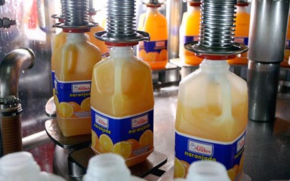 Empresa del Estado inicia exportación de jugos a Bolivia