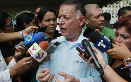 Arias dice que “ya la gente sabe” cuándo se le va la luz