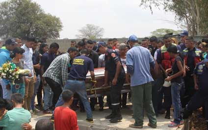 Detienen a dos hombres por el homicidio del bombero
