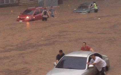 Bomberos atienden situación de lluvias en Caracas