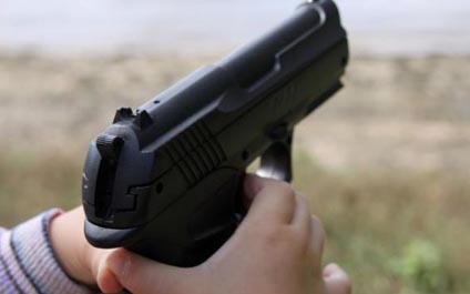 Muere niño de dos años al dispararse con un arma de fuego