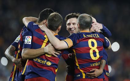 Barcelona golea al Sporting Gijón al ritmo de la MSN