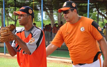Álvarez será coach de pitcheo de Águilas
